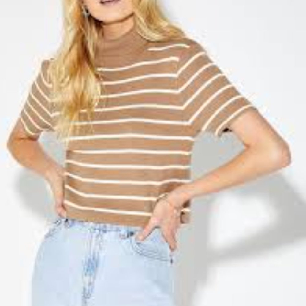 NWOT callahan lucy turtleneck top short sleeves L